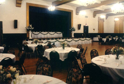 ballroom.jpg (30022 bytes)